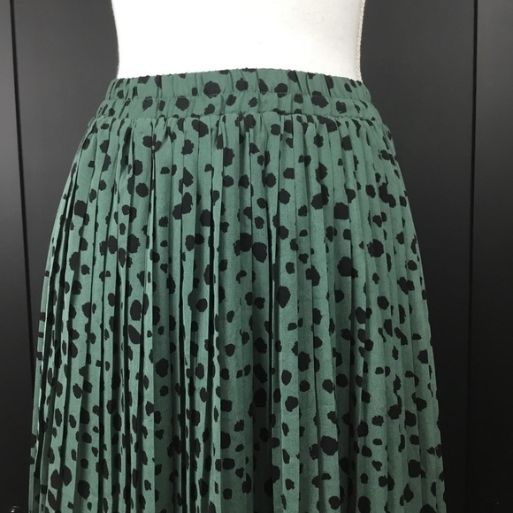 EASEL Green And Black Polka Dot Pleated Skirt Size Small - Picture 3 of 9
